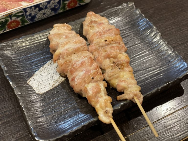 炭火焼き盆地鶏の串焼き